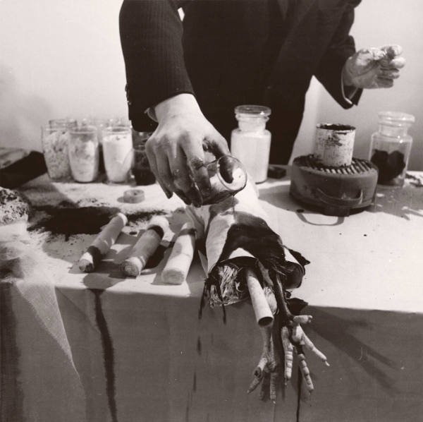 Rudolf Schwarzkogler Aktionen Wien 1965/66 - 1. Aktion Hochzeit 1965 - Wohnung Cibulka Wien - Nr. 131